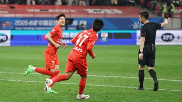 爱奇艺体育-302天蛰伏,8分钟绽放!武磊满血归来,海港有救了!|上海海港|青岛西海岸|康复|球队|训练_新浪体育_新浪新闻